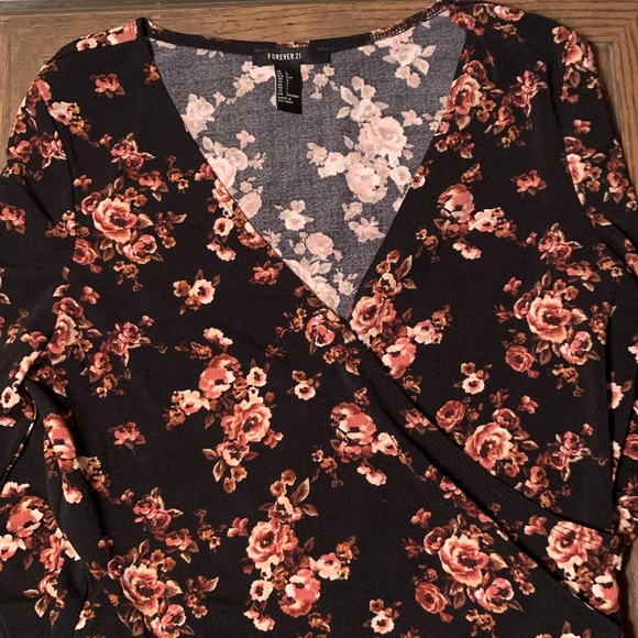 Floral forever 21 blouse - Picture 2 of 2